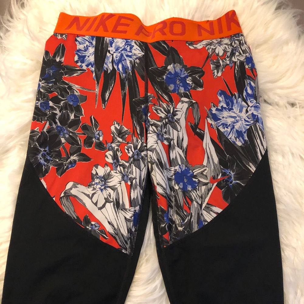 Vibrant Nike Pro Capri Leggings